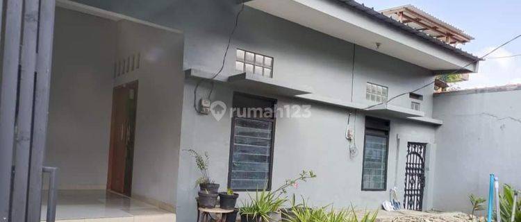 .Rumah bagus  terawat  dijual cepat di Taman Meruya Ilir Jakartaa Barat, 1