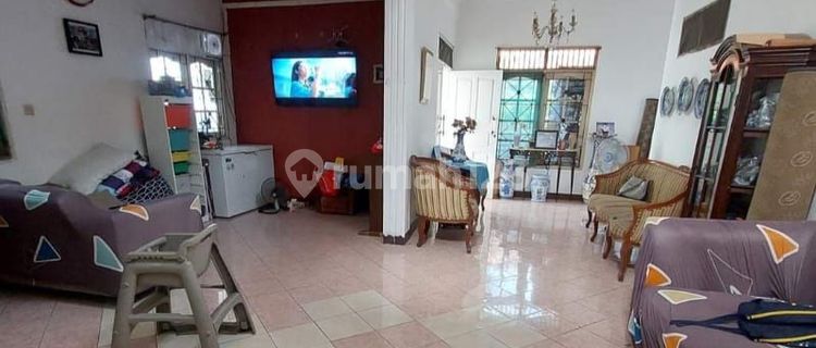 Rumah 2 lantai dijual cepat di Komplek DPR  1