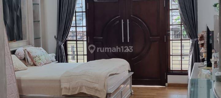 Rumah 3 Lantai di Jl. Mangga Besar SHM Bagus Siap Huni 1