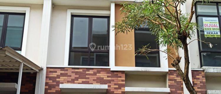 Dijual rumah 3 lantai di gading Serpong,harga nego,lokasi bagus  1