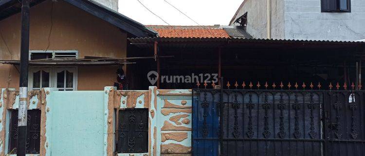 Dijual cepat (BU) rumah di Kalideres,harga nego,lokasi strategis. 1