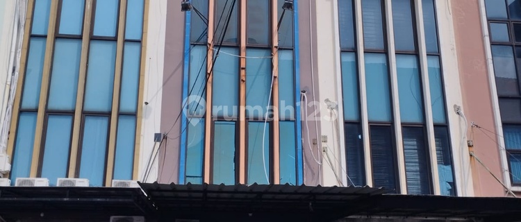 Cheap for Rent 4-Storey Shop House in Daan Mogot Baru Strategic Location 1