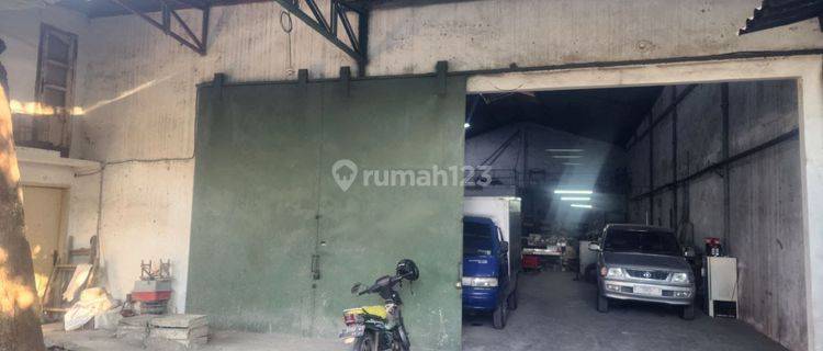 Gudang Jalan Petemon: Solusi Penyimpanan Strategis di Tengah Kota 1