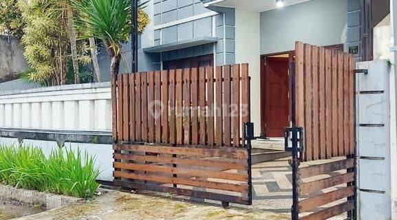 Dijual Rumah 2 Lantai Bagus di Jl. Kurmo , Dieng Malang 1