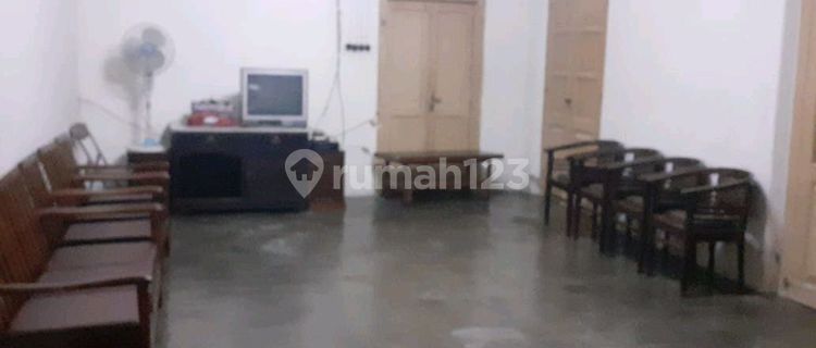 Rumah Vintagedi Lokasi Strategis di Banjar 1