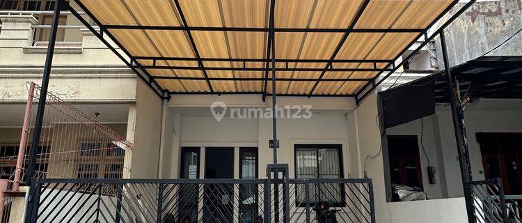 Disewakan Rumah Seperti Baru Semi Furnish Jakarta Barat  1