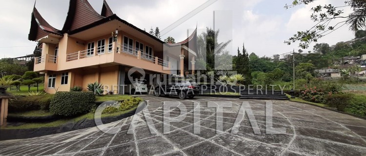 Villa Unik nan Nyaman Dengan View Terbaik di Kolonel Masturi Lembang Bandung Utara 1