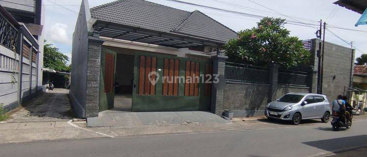 Rumah Mewah Cantik Full Furnished di Tengah Kota Solo 1