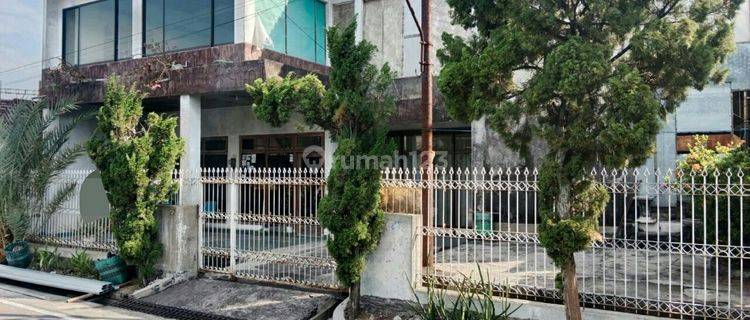 Rumah Klasik Luas Strategis Cocok Untuk Hunian  1