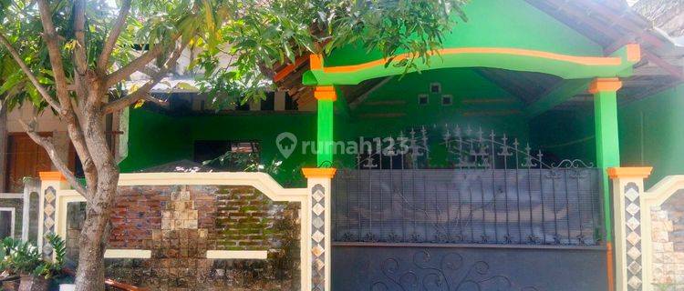 Rumah Second  Lingkungan Perum Nyaman Di Karanganyar 1