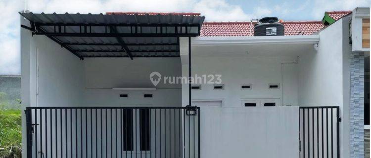 Rumah Second Cantik Dekat Bandara Adi Soemarmo  1