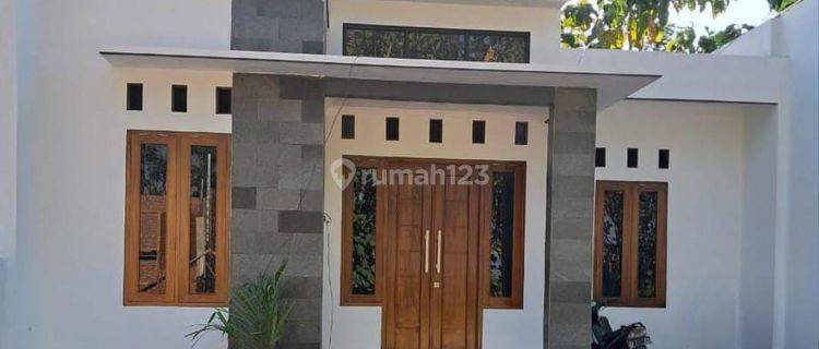 Rumah Pesan Bangun Minimalis Elegant di Cluster  1