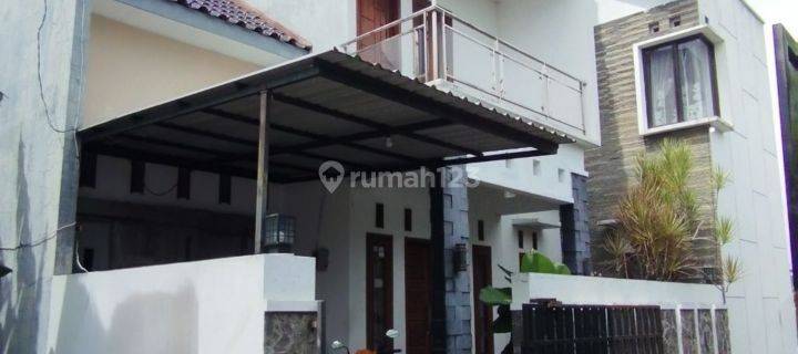 Rumah 2 Lantai Semi Furnish Bagus dan Nyaman Dekat Kampus UNS 1