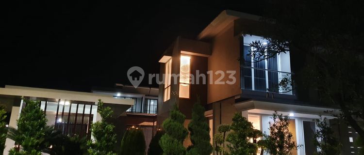 Rumah 3 lantai Mewah di Cluster Victoria Valley 1