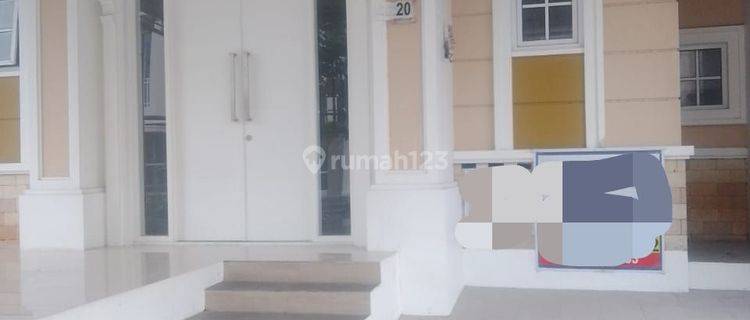 Rumah 2 lantai di Perum Paramount Village 1