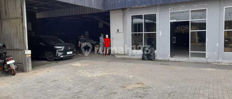Ruang Usaha Luas di Jalan Raya Siliwangi 1