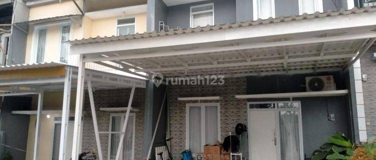 Rumah 2 lantai di pusat kota free design  1