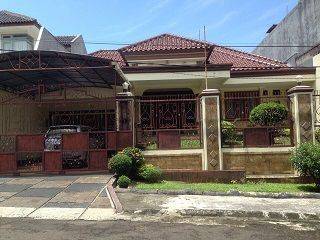 RUMAH BESAR NYAMAN VIEW DANAU DI TAMAN YASMIN 1