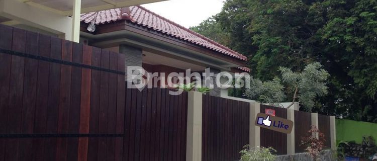KAN RUMAH BESAR FULL FURNIS DENGAN KOLAM RENANG LOKASI TENGAH KOTA DALAM PERUMAHAN PUPUK AMAN NYAMAN HARGA NEGO 1