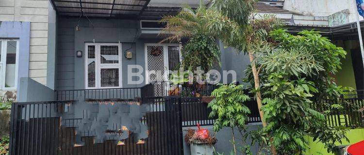 RUMAH 2 LANTAI FULL FURNISH TENGAH KOTA BERNUANSA MINIMALIS LOKASI DALAM PERUMAHAN BORNEO PARADISO AMAN NYAMAN HARGA NEGO 1