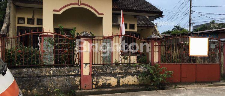 DI  RUMAH BESERTA SISA TANAH LUAS LOKASI TENGAH KOTA JL. BEJE² DALAM AMAN NYAMAN HARGA NEGO 1