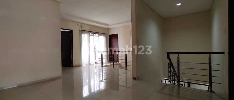 Rumah dijual dalam Cluster Lebak Bulus yang nyaman. 1