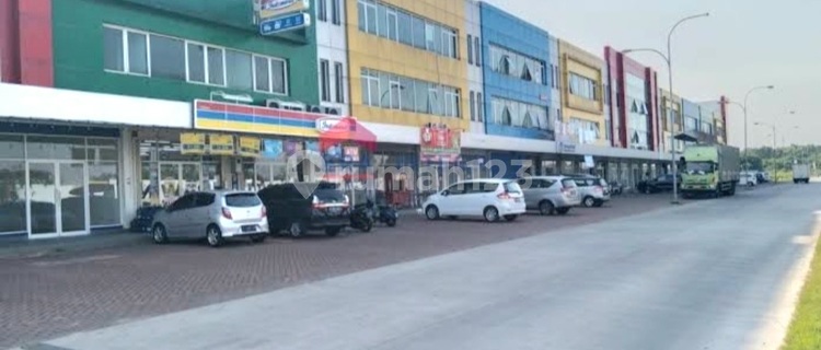 3-Story Shop House in 3 Business Centers, West Karawang 1