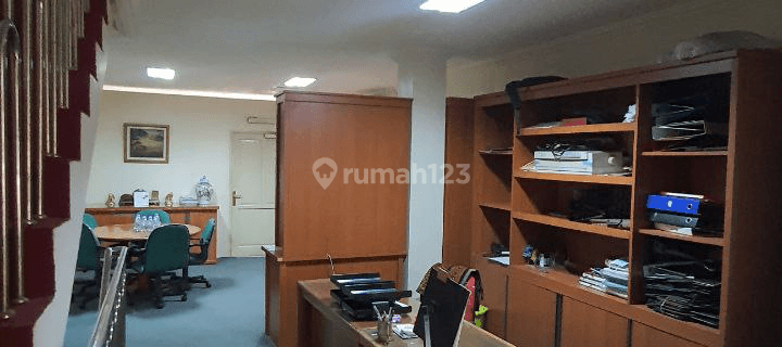 Dijual Ruko Komersial Semi Furnished Posisi Hoek  1