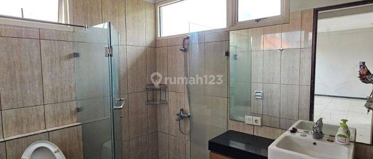 Disewakan Rumah Siap Huni Semi Furnish Pool  1