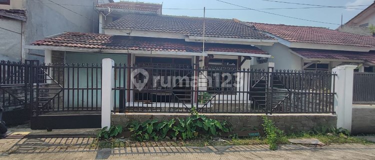 Rumah Luas Di Taman Kopo Indah 1 1