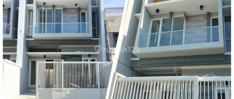 Rumah Model Scandinavian Manyar Kertoadi 1