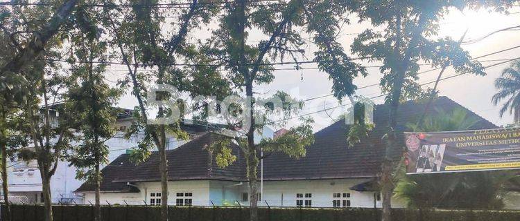 RUMAH MEWAH POSISI HOOK (SUDUT) DI KAWASAN ELITE 1