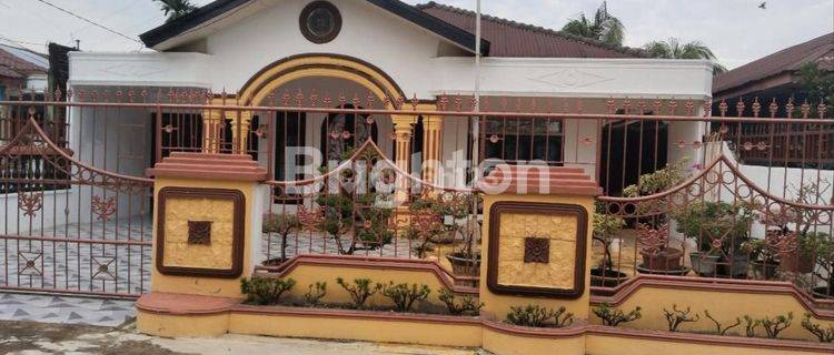 RUMAH MEWAH DENGAN HARGA MURAH. YUK BURUAN JGN SAMPAI DULUAN ORANG LAIN, NEGO SAMPAI DEAL DAN JADI KALAU SERIUS 1