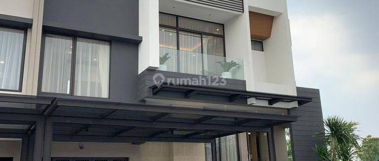 Rumah Mewah dgn Private Pool dan Lift 3lt di Heron The Springs 1