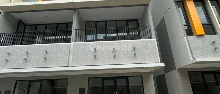 Rumah Hoek Brandnew 3lantai Di The Loop Bsd City 1
