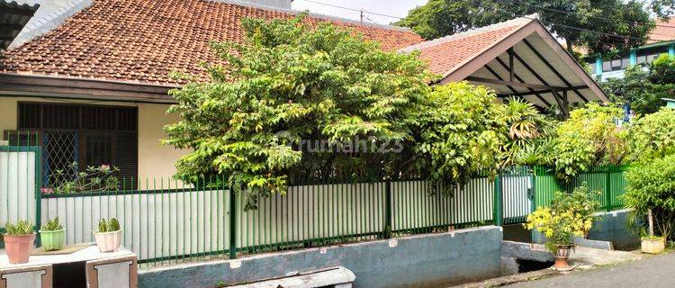 RUMAH MURAH  Tomang/ Strategis Pinggir jalan Raya ,cocok Kosan 1