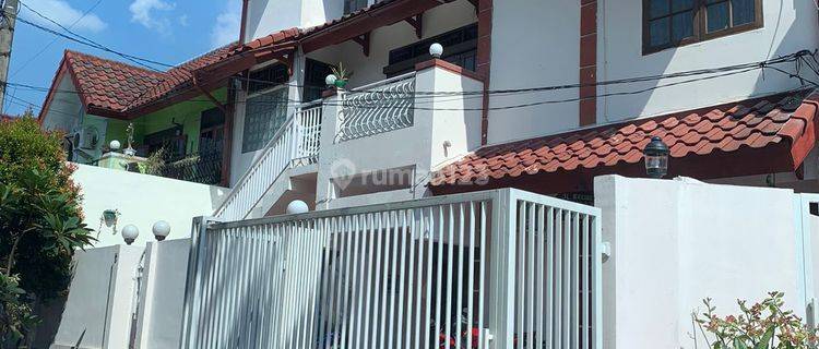 Rumah 3 Lantai Furnished Dalam Perumahan Cipinang Indah 1