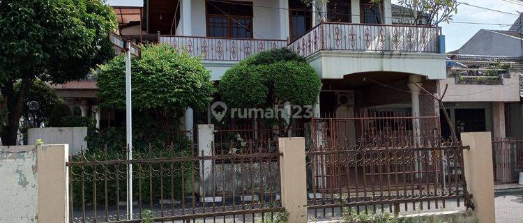 Rumah Hoek 2 Lantai Dalam Perumahan Buaran 1