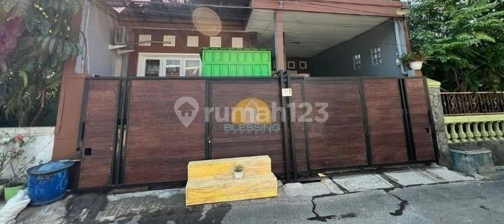 Rumah Strategis Bagus Siap pakai di Jalan Durian 1