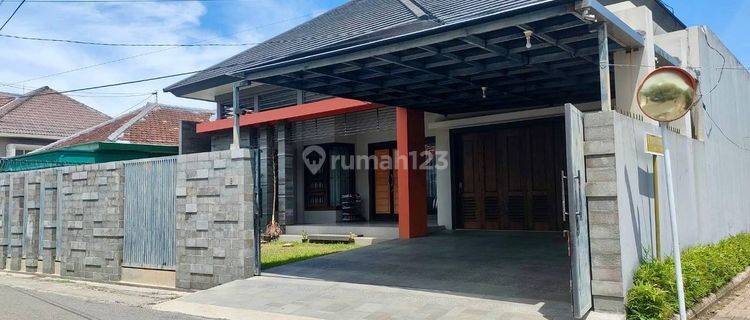 RUMAH PREMIUM FURNISHED DI JALAN PESANGGRAHAN, KECAMATAN TAMAN, MADIUN 1