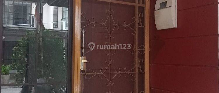 DI SEWAKAN RUMAH TERAWAT DI JAKARTA BARAT GREEN LAKE 1