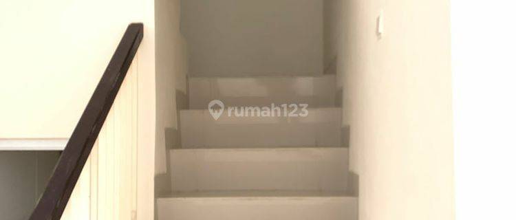 Rumah 2 Lantai Bagus di sewakan murah bgt 1