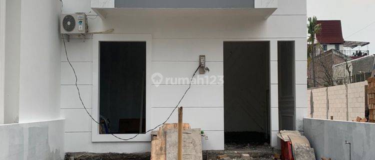 Rumah 2 Lantai Dekat Jalan Utama Wolter Monginsidi 1