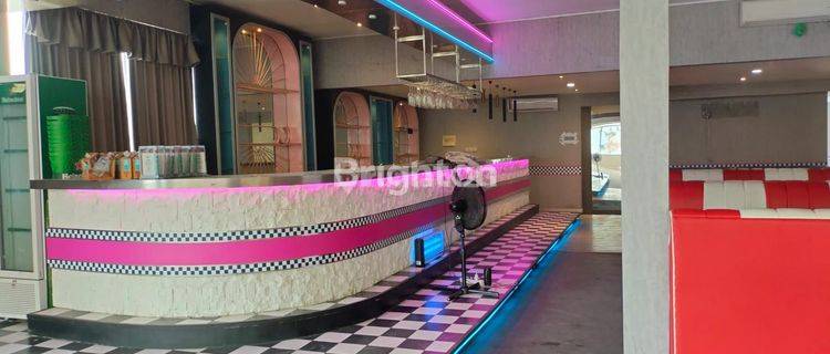 Ex- Bar furnished 700 Meter ke Pantai Batu Belig 1