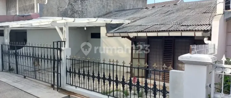 Rumah 1 Lantai di Kelapa Gading - Pinggir Jalan Carport 2 Mobil 1