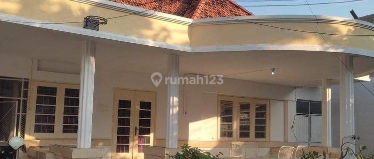 Rumah di Pusat Kota Surabaya Cocok Untu Tempat Tinggal Usaha 1