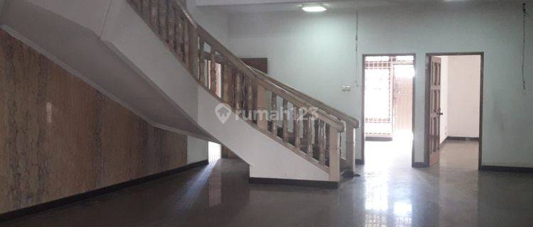 Kantor Atau Tempat Tinggal di Wr Supratman  1