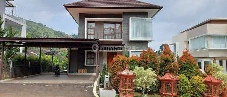 Rumah 3 Lantai Bagus Semi Furnished SHM di Dago Resort, Bandung 1