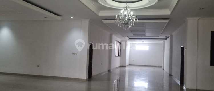 Wow, the house in Kopo Permai is huge and very magnificent. 1