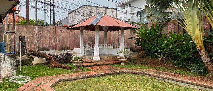 Rumah Lama Siap Huni Di Kawasan Kemang  1